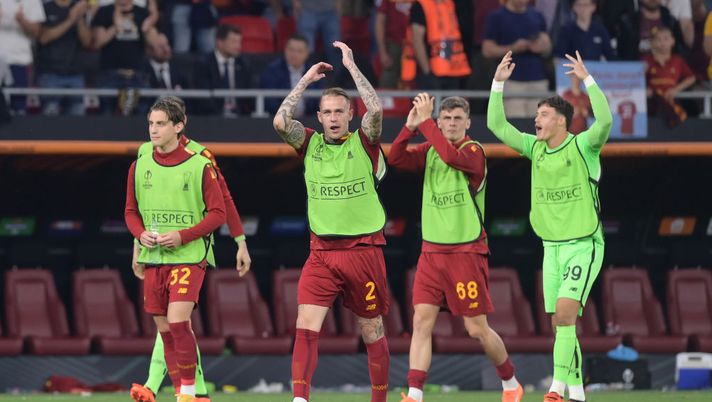 Getty Images Siviglia-Roma, Mourinho carica chi è in campo e manda le riserve ad incitare i tifosi - immagine 1