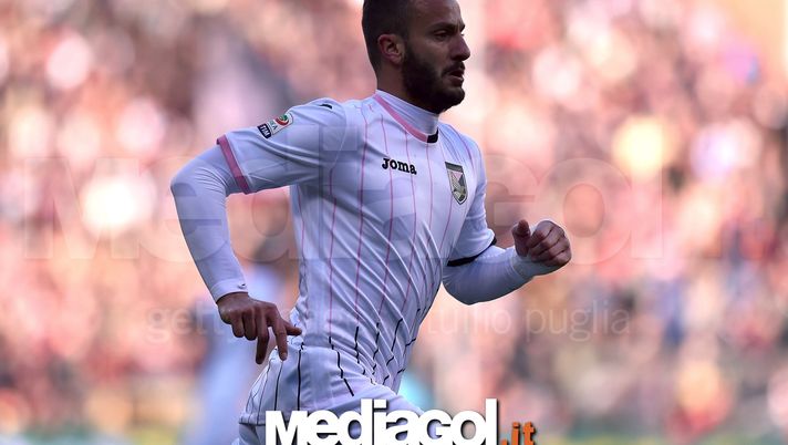 Alberto Gilardino contro il Genoa al Ferraris.  Alberto Gilardino contro il Genoa al Ferraris.