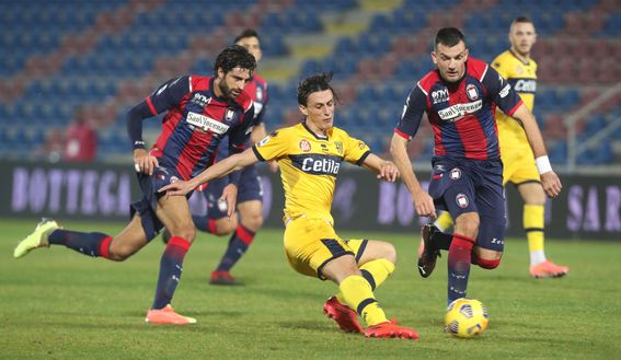 Vladimir Golemic, Crotone, e Roberto Inglese, Parma (Getty Images) Vladimir Golemic, Crotone, e Roberto Inglese, Parma (Getty Images)