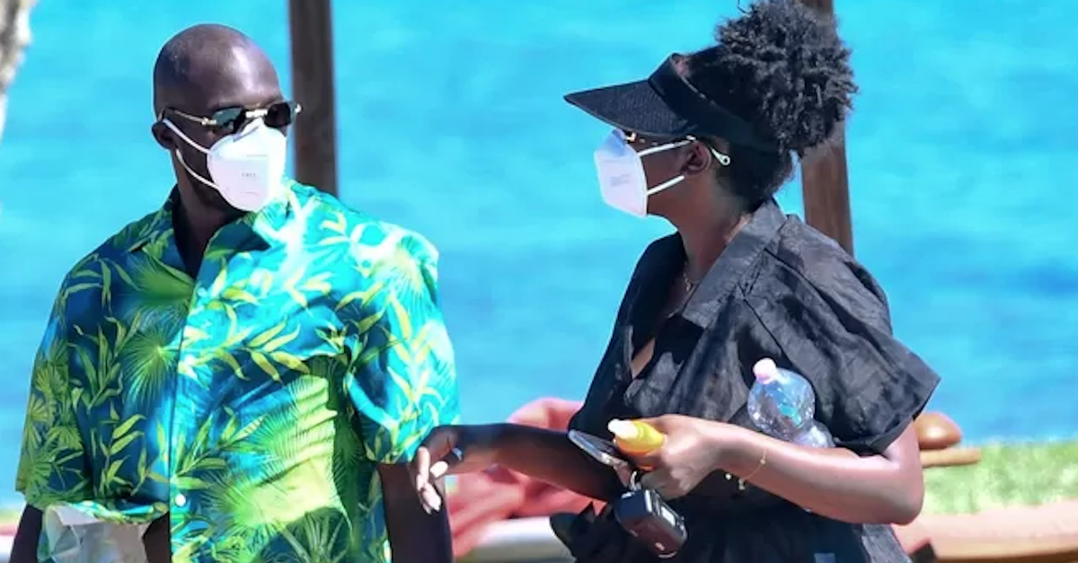 Lukaku, vacanza in Sardegna con Shani Jamilah. Le foto insieme all
