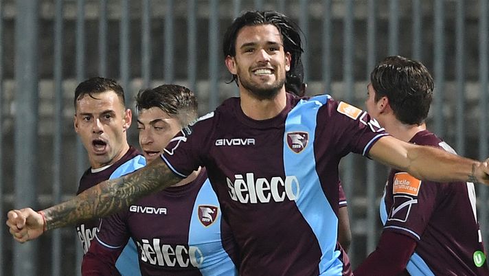 Salernitana in Serie A, la dedica di Casasola: “A mio padre che non c’è più. Castori? Ha un merito” Salernitana in Serie A, la dedica di Casasola: “A mio padre che non c’è più. Castori? Ha un merito”