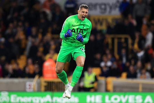 WOLVERHAMPTON, ENGLAND - SEPTEMBER 22: Pierluigi Gollini of Tottenham Hotspur celebrates in the penalty shoot out during the Carabao Cup Third Round match between Wolverhampton Wanderers and Tottenham Hotspur at Molineux on September 22, 2021 in Wolverhampton, England. (Photo by David Rogers/Getty Images) Di Marzio: “Gollini-Kouamé si può fare, società al lavoro”. La formula- immagine 2