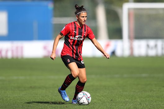 MILAN, ITALY - OCTOBER 10: Veronica Boquete of AC Milan during the Women Serie A match between AC Milan and AS Roma at Campo Sportivo Vismara on October 10, 2021 in Milan, Italy. (Photo by Jonathan Moscrop/Getty Images) MILAN, ITALY - OCTOBER 10: Veronica Boquete of AC Milan during the Women Serie A match between AC Milan and AS Roma at Campo Sportivo Vismara on October 10, 2021 in Milan, Italy. (Photo by Jonathan Moscrop/Getty Images)