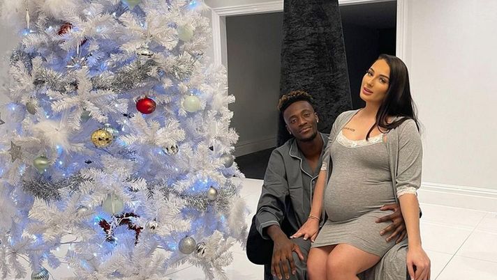 Instagram @tammyabraham  Roma, Abraham diventerà papà. L’annuncio sui social: “Buon Natale da tutti e 3” - immagine 1