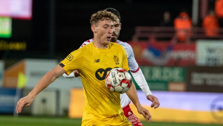 Standard's Mergim Vojvoda and Kortrijk's Jovan Stojanovic fight for the ball during a soccer match between KV Kortrijk and Standard de Liege, Friday 31 January 2020 in Kortrijk, on day 24 of the 'Jupiler Pro League' Belgian soccer championship season 2019-2020. BELGA PHOTO KURT DESPLENTER (Photo by KURT DESPLENTER/BELGA MAG/AFP via Getty Images) Torino, quanti acciacchi sulle fasce! Il tendine ora fa allertare Vojvoda - immagine 1