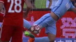 VIDEO / Jiangsu Suning infuriato: guardate il ridicolo rigore concesso al Tianjin di Pato