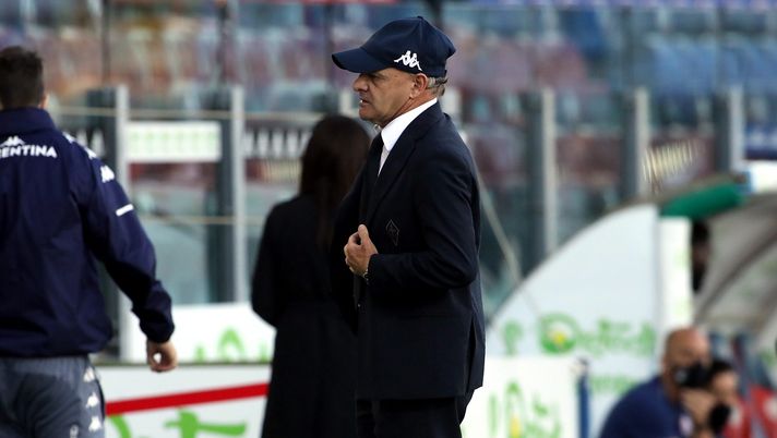 CAGLIARI, ITALY - MAY 12:  Giuseppe Iachini coach of Fiorentina looks on during the Serie A match between Cagliari Calcio  and ACF Fiorentina at Sardegna Arena on May 12, 2021 in Cagliari, Italy. (Photo by Enrico Locci/Getty Images) 