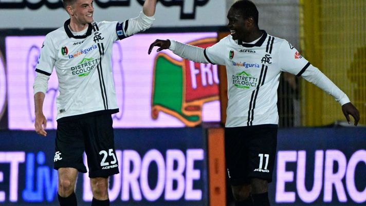 Spezia's Italian midfielder Giulio Maggiore (L) celebrates with Spezia's Ghanaian forward Emmanuel Gyasi after scoring during the Italian Serie A football match between Spezia and Inter on April 15, 2022 at the Alberto-Picco stadium in La Spezia, Liguria. (Photo by Alberto PIZZOLI / AFP) (Photo by ALBERTO PIZZOLI/AFP via Getty Images) Spezia's Italian midfielder Giulio Maggiore (L) celebrates with Spezia's Ghanaian forward Emmanuel Gyasi after scoring during the Italian Serie A football match between Spezia and Inter on April 15, 2022 at the Alberto-Picco stadium in La Spezia, Liguria. (Photo by Alberto PIZZOLI / AFP) (Photo by ALBERTO PIZZOLI/AFP via Getty Images)