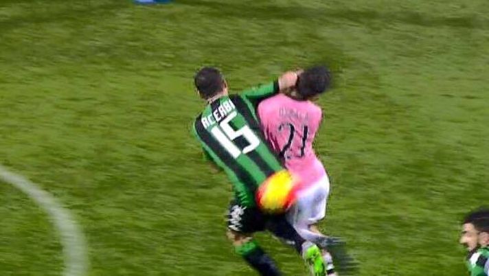 Foto: gomitata a Paulo Dybala, ma Giudice Sportivo ritiene ‘insindacabile’ la decisione dell’arbitro  Foto: gomitata a Paulo Dybala, ma Giudice Sportivo ritiene ‘insindacabile’ la decisione dell’arbitro