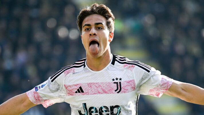 FROSINONE, ITALY - DECEMBER 23: Kenan Yildiz of Juventus celebrates 0-1 goal during the Serie A TIM match between Frosinone Calcio and Juventus at Stadio Benito Stirpe on December 23, 2023 in Frosinone, Italy. (Photo by Daniele Badolato - Juventus FC/Juventus FC via Getty Images) Yildiz: “Il gol è una cosa troppo grande! Esultanza ispirata a Del Piero e su Allegri…” - immagine 1
