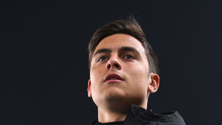 VERONA, ITALY - FEBRUARY 08: Paulo Dybala of Juventus looks on during the Serie A match between Hellas Verona and Juventus at Stadio Marcantonio Bentegodi on February 8, 2020 in Verona, Italy. (Photo by Alessandro Sabattini/Getty Images) Dybala: “Magari un giorno avrò la numero 10. Quei film su Roma da bambino…” - immagine 1