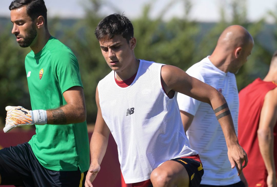 Ritiro Roma, allenamento pomeridiano: primo in gruppo per Dybala – FOTO GALLERY - immagine 29