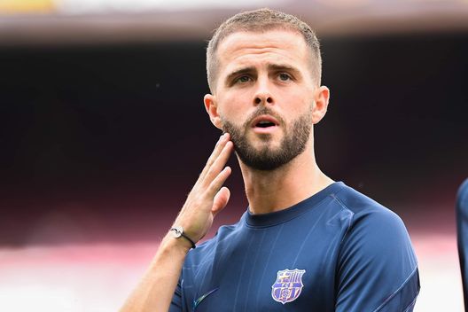 (Getty Images) Pjanic è pronto a fare ritorno in Italia: Inter e Napoli fiutano il colpo- immagine 2