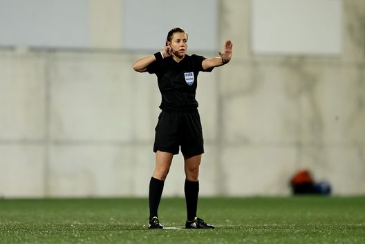 (Getty Images) L’Italia apre le porte all’arbitro Monzul: dalla guerra alla Serie A femminile- immagine 2
