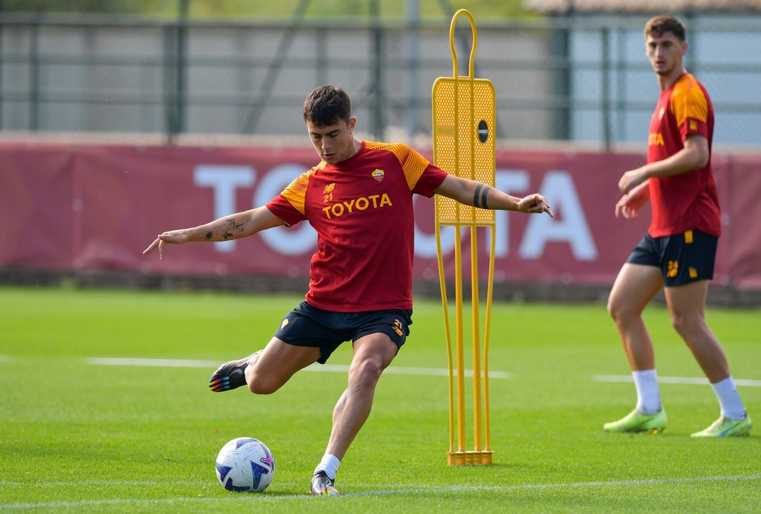 Trigoria, Dybala in gruppo prima della sfida con il Torino – FOTO GALLERY- immagine 1