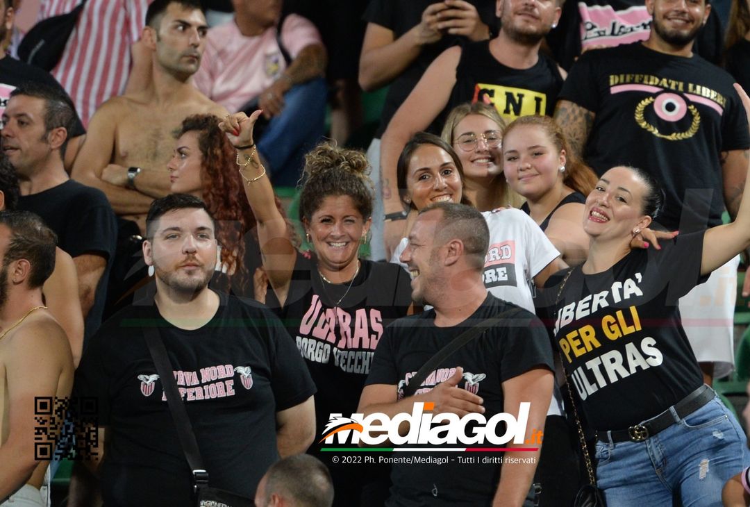 FOTOTIFO, Palermo-Genoa 1-0: i tifosi allo stadio “Renzo Barbera” (Gallery) - immagine 9