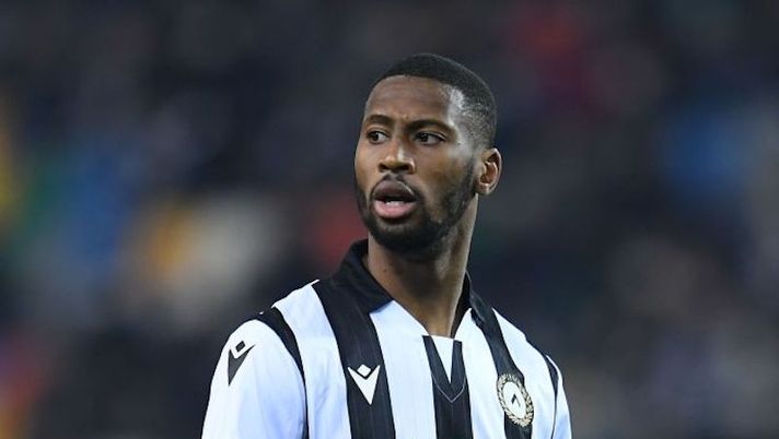 UDINE, ITALY - FEBRUARY 20: Beto of Udinese Calcio  looks on during the Serie A match between Udinese Calcio and SS Lazio at Dacia Arena on February 20, 2022 in Udine, Italy. (Photo by Alessandro Sabattini/Getty Images)  Udinese, Beto intensifica la sua preparazione: le ultime su recupero e ritorno in campo - immagine 1