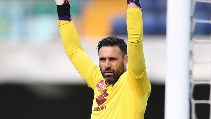 VERONA, ITALY - MAY 09: Salvatore Sirigu of Torino FC looks on during the Serie A match between Hellas Verona FC and Torino FC at Stadio Marcantonio Bentegodi on May 09, 2021 in Verona, Italy. Sporting stadiums around Italy remain under strict restrictions due to the Coronavirus Pandemic as Government social distancing laws prohibit fans inside venues resulting in games being played behind closed doors. (Photo by Alessandro Sabattini/Getty Images) VERONA, ITALY - MAY 09: Salvatore Sirigu of Torino FC looks on during the Serie A match between Hellas Verona FC and Torino FC at Stadio Marcantonio Bentegodi on May 09, 2021 in Verona, Italy. Sporting stadiums around Italy remain under strict restrictions due to the Coronavirus Pandemic as Government social distancing laws prohibit fans inside venues resulting in games being played behind closed doors. (Photo by Alessandro Sabattini/Getty Images)