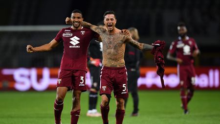 TURIN, ITALY - MAY 03: Gleison Bremer and Armando Izzo of Torino FC celebrate their side's victory after the Serie A match between Torino FC and Parma Calcio at Stadio Olimpico di Torino on May 03, 2021 in Turin, Italy. Sporting stadiums around Italy remain under strict restrictions due to the Coronavirus Pandemic as Government social distancing laws prohibit fans inside venues resulting in games being played behind closed doors. (Photo by Valerio Pennicino/Getty Images) TURIN, ITALY - MAY 03: Gleison Bremer and Armando Izzo of Torino FC celebrate their side's victory after the Serie A match between Torino FC and Parma Calcio at Stadio Olimpico di Torino on May 03, 2021 in Turin, Italy. Sporting stadiums around Italy remain under strict restrictions due to the Coronavirus Pandemic as Government social distancing laws prohibit fans inside venues resulting in games being played behind closed doors. (Photo by Valerio Pennicino/Getty Images)
