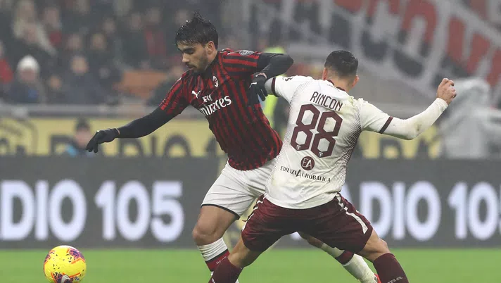 Lucas Paqueta e Tomas Rincon durante Milan-Torino (credits: GETTY Images)