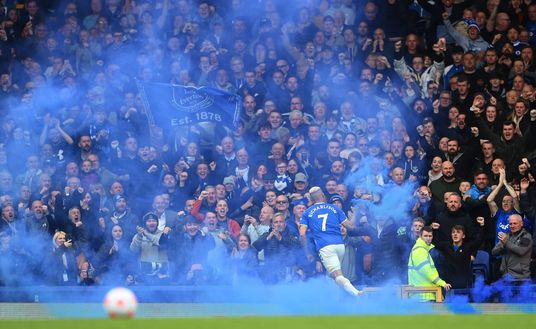 (Getty Images) Everton-Chelsea, Richarlison lancia un fumogeno ai tifosi: la FA apre un’indagine- immagine 2
