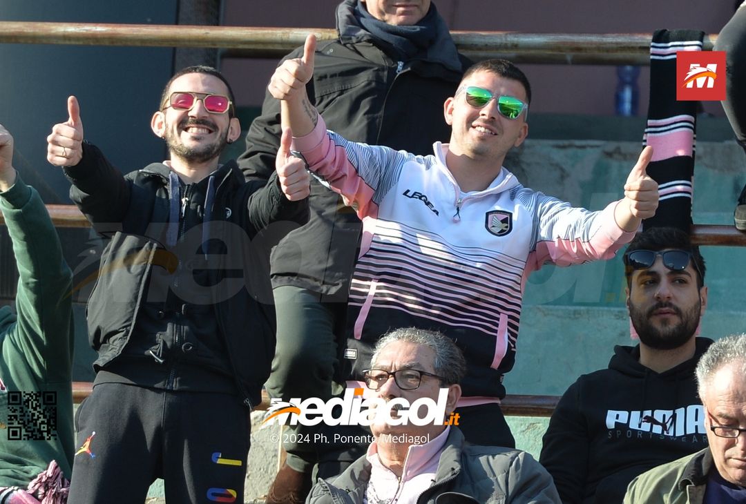 FOTOTIFO Palermo-Como 3-0, gli scatti ai tifosi al “Renzo Barbera” (GALLERY) - immagine 111