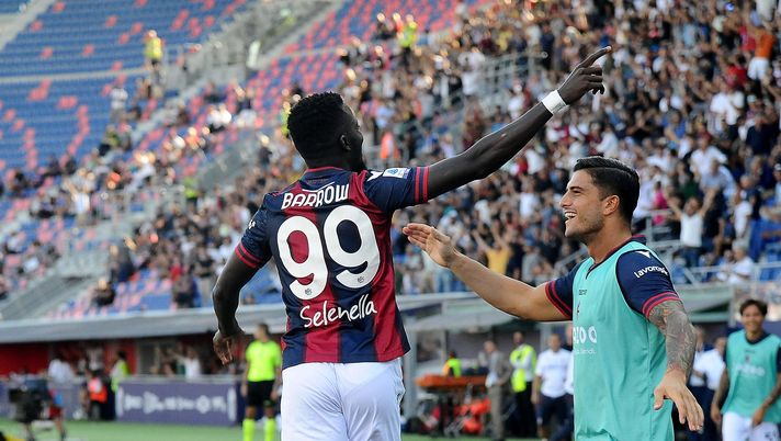 BOLOGNA, ITALY - SEPTEMBER 11: Musa Barrow of Bologna FC celebrates after scoring his team's first goal during the Serie A match between Bologna FC and ACF Fiorentina at Stadio Renato Dall'Ara on September 11, 2022 in Bologna, Italy. (Photo by Mario Carlini / Iguana Press/Getty Images) Cecchi: “Squadra dell’anno scorso, ma in mezzo non c’è invenzione” - immagine 1