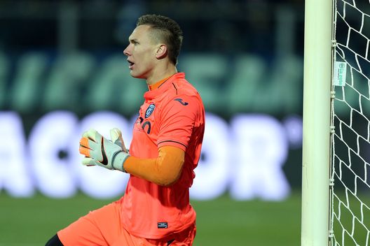 EMPOLI, ITALY - JANUARY 07: Lucasz Skorupski of Empoli FC reacts during the Serie A match between Empoli FC and US Citta di Palermo at Stadio Carlo Castellani on January 7, 2017 in Empoli, Italy. (Photo by Gabriele Maltinti/Getty Images) EMPOLI, ITALY - JANUARY 07: Lucasz Skorupski of Empoli FC reacts during the Serie A match between Empoli FC and US Citta di Palermo at Stadio Carlo Castellani on January 7, 2017 in Empoli, Italy. (Photo by Gabriele Maltinti/Getty Images)