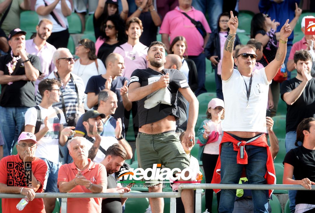 FOTOTIFO Palermo-Sudtirol 0-1, i tifosi allo Stadio “Renzo Barbera” (GALLERY) - immagine 5