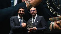 Social / Filippo Magnini premia Walter Zenga e si fa autografare la camicia da…
