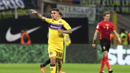 MILAN, ITALY - MARCH 19: Lucas Torreira of Fiorentina celebrates after scoring their team's first goal during the Serie A match between FC Internazionale and ACF Fiorentina at Stadio Giuseppe Meazza on March 19, 2022 in Milan, Italy. (Photo by Marco Luzzani/Getty Images) MILAN, ITALY - MARCH 19: Lucas Torreira of Fiorentina celebrates after scoring their team's first goal during the Serie A match between FC Internazionale and ACF Fiorentina at Stadio Giuseppe Meazza on March 19, 2022 in Milan, Italy. (Photo by Marco Luzzani/Getty Images)