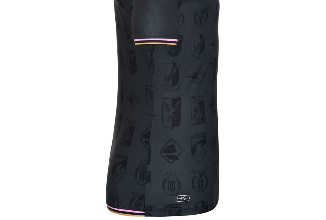 FOTO Palermo, maglia nera e oro con loghi storici: il nuovo special kit (Gallery) - immagine 10