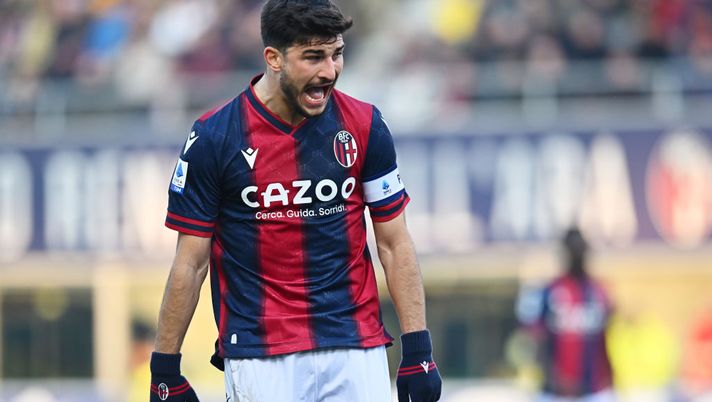 BOLOGNA, ITALY - FEBRUARY 12: Riccardo Orsolini of Bologna FC reacts during the Serie A match between Bologna FC and AC Monza at Stadio Renato Dall'Ara on February 12, 2023 in Bologna, Italy. (Photo by Alessandro Sabattini/Getty Images)  Bologna, terapie per Orsolini: le sue condizioni e la sua possibile gestione verso il campionato - immagine 1