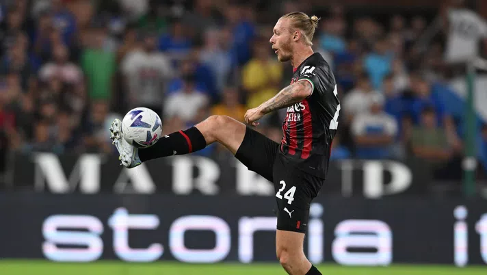 GENOA, ITALY - SEPTEMBER 10: Simon Kjaer of AC Milan in action during the Serie A match between UC Sampdoria and AC MIlan at Stadio Luigi Ferraris on September 10, 2022 in Genoa, Italy. (Photo by Claudio Villa/AC Milan via Getty Images)