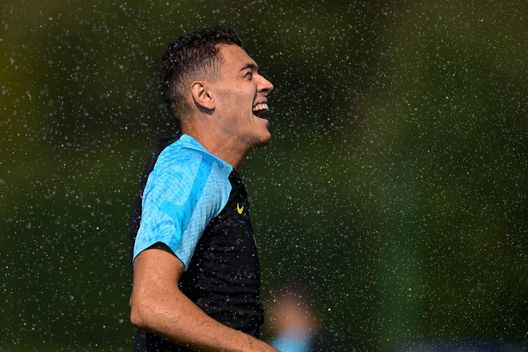 COMO, ITALY - SEPTEMBER 12: Kristjan Asllani of FC Internazionale in action during the FC Internazionale training session at the club's training ground Suning Training Center ahead of their UEFA Champions League group C match against Viktoria Plzen on September 12, 2022 in Appiano Gentile, Italy. (Photo by Mattia Ozbot - Inter/Inter via Getty Images) Inter, primo gol per Asllani con l’Albania. Il centrocampista a segno su rigore- immagine 2