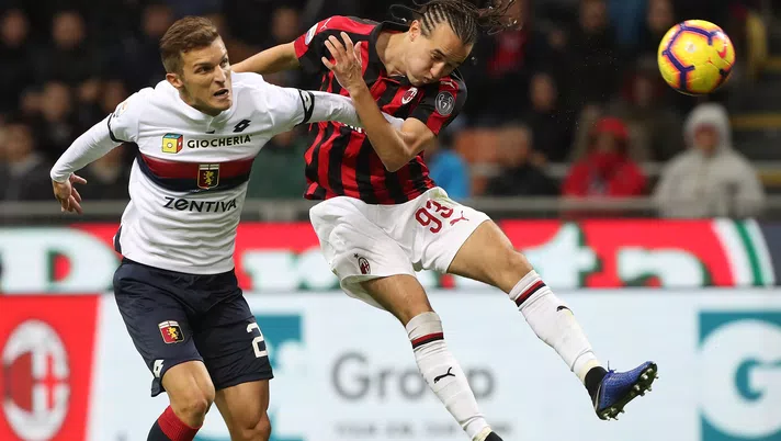 31 ottobre 2018, Milan-Genoa 2-1: Danko Lazovic e Diego Laxalt (credits: GETTY Images)