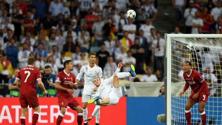KIEV, UKRAINE - MAY 26:  Gareth Bale of Real Madrid  scores his sides second goal during the UEFA Champions League Final between Real Madrid and Liverpool at NSC Olimpiyskiy Stadium on May 26, 2018 in Kiev, Ukraine.  (Photo by Shaun Botterill/Getty Images) 