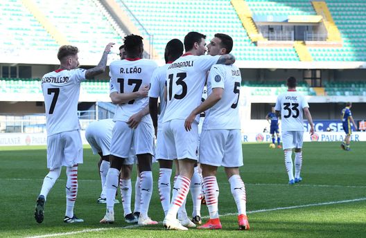 Il Milan festeggia il goal di Diogo Dalot contro il Verona Il Milan festeggia il goal di Diogo Dalot contro il Verona