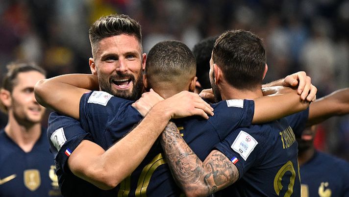 AL WAKRAH, QATAR - NOVEMBER 22: Olivier Giroud of France celebrates with teammates after scoring their team's fourth goal during the FIFA World Cup Qatar 2022 Group D match between France and Australia at Al Janoub Stadium on November 22, 2022 in Al Wakrah, Qatar. (Photo by Clive Mason/Getty Images) GIROUD MOMENT AI MONDIALI