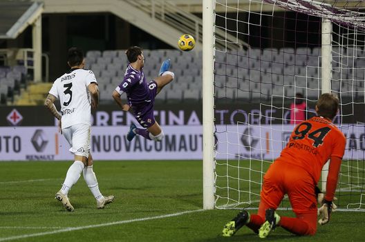 FLORENCE, ITALY - FEBRUARY 19: Dusan Vlahovic of ACF Fiorentina scores the opening goal during the Serie A match between ACF Fiorentina and Spezia Calcio at Stadio Artemio Franchi on February 19, 2021 in Florence, Italy. (Photo by Gabriele Maltinti/Getty Images) FLORENCE, ITALY - FEBRUARY 19: Dusan Vlahovic of ACF Fiorentina scores the opening goal during the Serie A match between ACF Fiorentina and Spezia Calcio at Stadio Artemio Franchi on February 19, 2021 in Florence, Italy. (Photo by Gabriele Maltinti/Getty Images)
