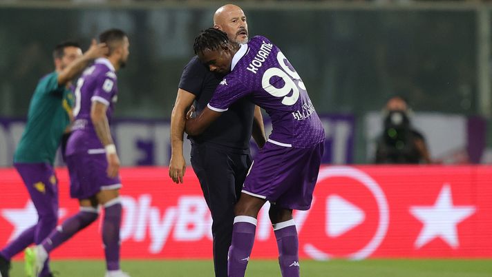 FLORENCE, ITALY - SEPTEMBER 17: Head coach Vincenzo Italiano manager of ACF Fiorentina celebrates the victory after with Christian Michael Kouakou Kouamé of ACF Fiorentina during the Serie A TIM match between ACF Fiorentina and Atalanta BC at Stadio Artemio Franchi on September 17, 2023 in Florence, Italy. (Photo by Gabriele Maltinti/Getty Images) Kouamè, Italiano lo aspettava a gloria: gli esterni rimangono solo tre - immagine 1