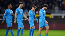 Tonfo del Napoli, a Torino si scatena la contestazione: fumogeni in campo e cori dei tifosi