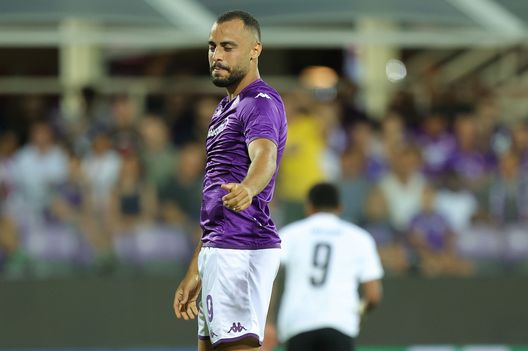 FLORENCE, ITALY - SEPTEMBER 08: Arthur Mendonça Cabral of ACF Fiorentina reacts during the UEFA Europa Conference League group A match between ACF Fiorentina and RÄ«gas Futbola skola at Stadio Artemio Franchi on September 8, 2022 in Florence, Italy (Photo by Gabriele Maltinti/Getty Images) Amoruso: “Fiorentina con problemi in attacco. Cabral? A Italiano non piace”- immagine 2
