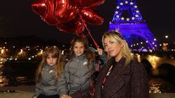 Wanda Nara, ‘caminata de chicas’ con le sue figlie davanti alla Tour Eiffel