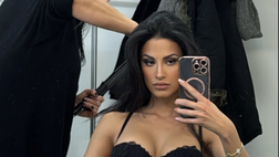 Eleonora Incardona, décolleté da capogiro in camerino: fan senza fiato
