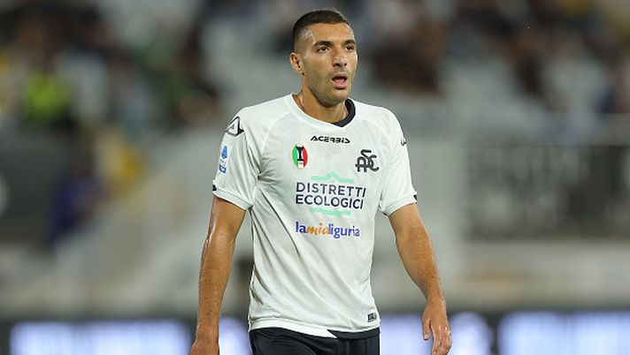 LA SPEZIA, ITALY - AUGUST 27: Mehdi Bourabia of Spezia Calcio looks on during the Serie A match between Spezia Calcio and US Sassuolo at Stadio Alberto Picco on August 27, 2022 in La Spezia, Italy. (Photo by Gabriele Maltinti/Getty Images) Spezia-Samp, Bourabia: “Derby? Non esistono gare semplici” - immagine 1