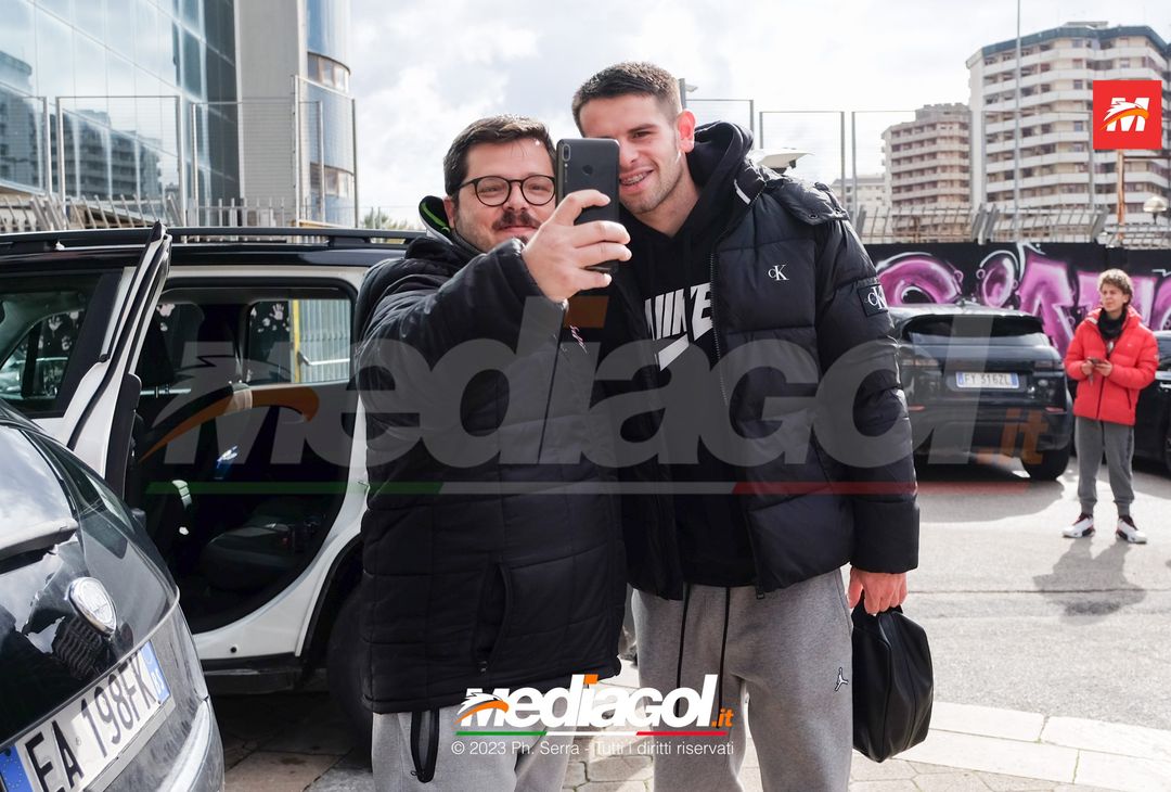 FOTO PALERMO, Orihuela e Saric: autografi e selfie con i tifosi rosanero  (Gallery) - immagine 11