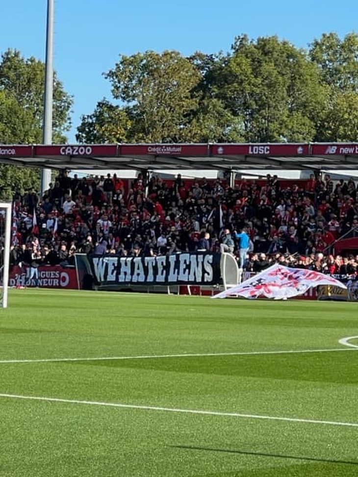 Allenamento pre-derby del Lille: 2000 tifosi, fumogeni e…”Noi odiamo il Lens”- immagine 2