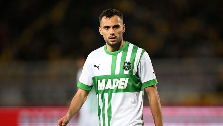 LECCE, ITALY - FEBRUARY 25: Nedim Bajrami of US Sassuolo during the Serie A match between US Lecce and US Sassuolo at Stadio Via del Mare on February 25, 2023 in Lecce, Italy. (Photo by Francesco Pecoraro/Getty Images) Bajrami, primo gol al Sassuolo e fiducia ritrovata: lo status al fantacalcio - immagine 1