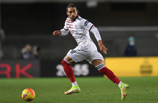 Martin Caceres (Photo by Alessandro Sabattini/Getty Images) Caceres saluta Cagliari e la Serie A. Il difensore torna in Spagna- immagine 2